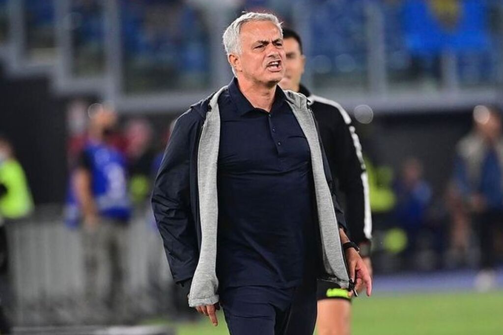 “Κούρασε” ο Μουρίνιο: «Μα καλά τι ακριβώς έβλεπε ο διαιτητής;»