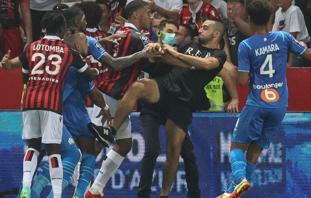 Ποινή φυλάκισης στον οπαδό που κλώτσησε τον Παγιέ!