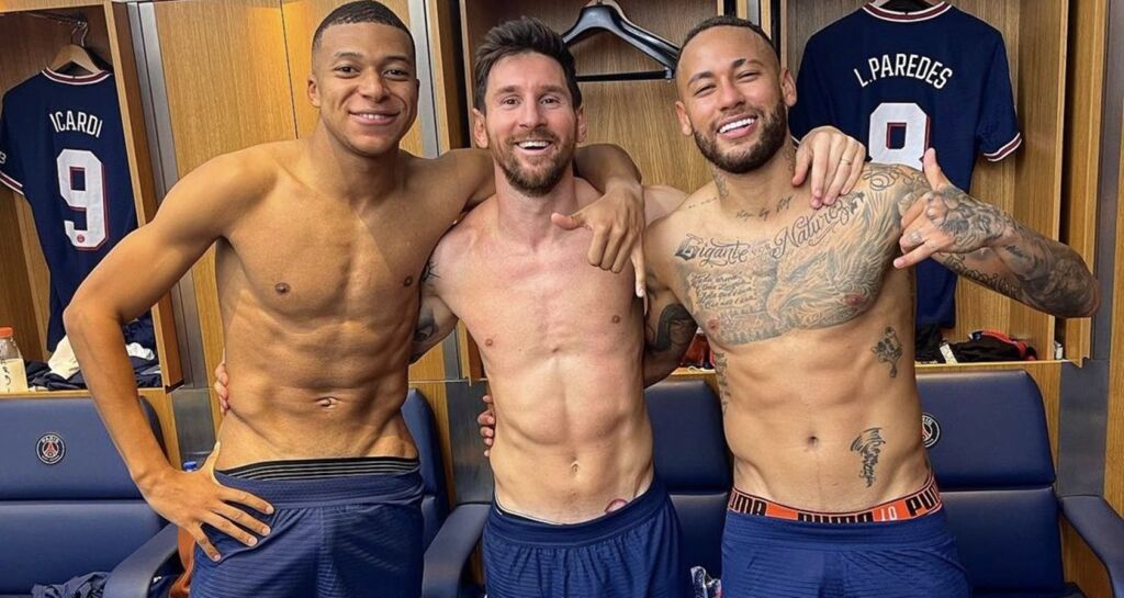 Ο Τιάγκο Σίλβα… τρέμει σύγκορμος μπροστά στην επιθετική τριάδα της Παρί! (pic)