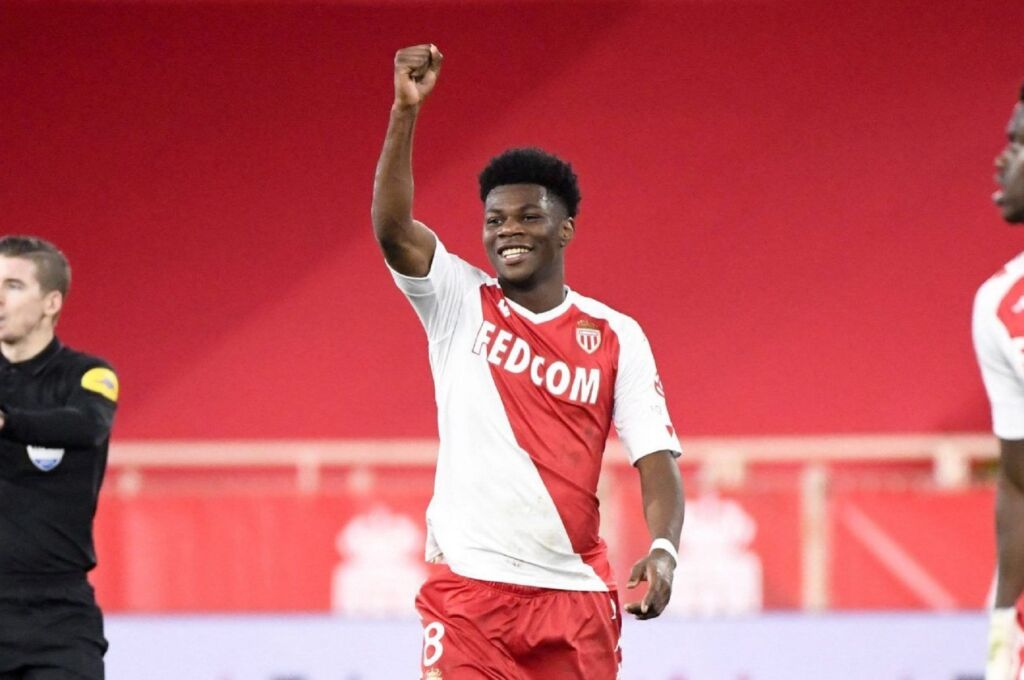 Η Τσέλσι… γλυκοκοιτάζει το «διαμαντάκι» της Μονακό!