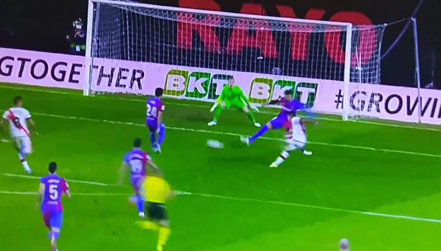 Ποδοσφαιρική αλητεία Φαλκάο και 1-0 την Μπαρτσελόνα! (vid)