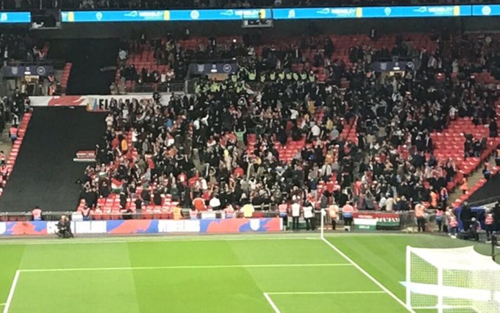 Συμπλοκές Άγγλων αστυνομικών με Ούγγρους οπαδούς στο «Γουέμπλεϊ»!