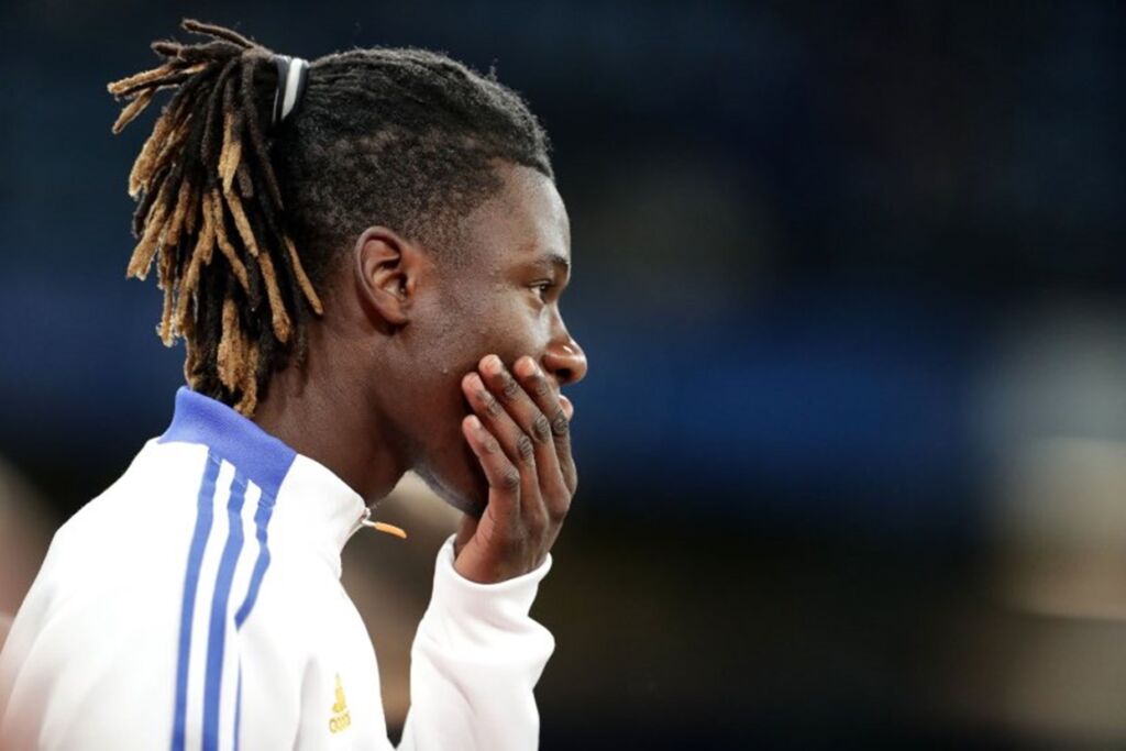 Ο Καμαβινγκά μασάει… σίδερα και ξεκινάει βασικός!