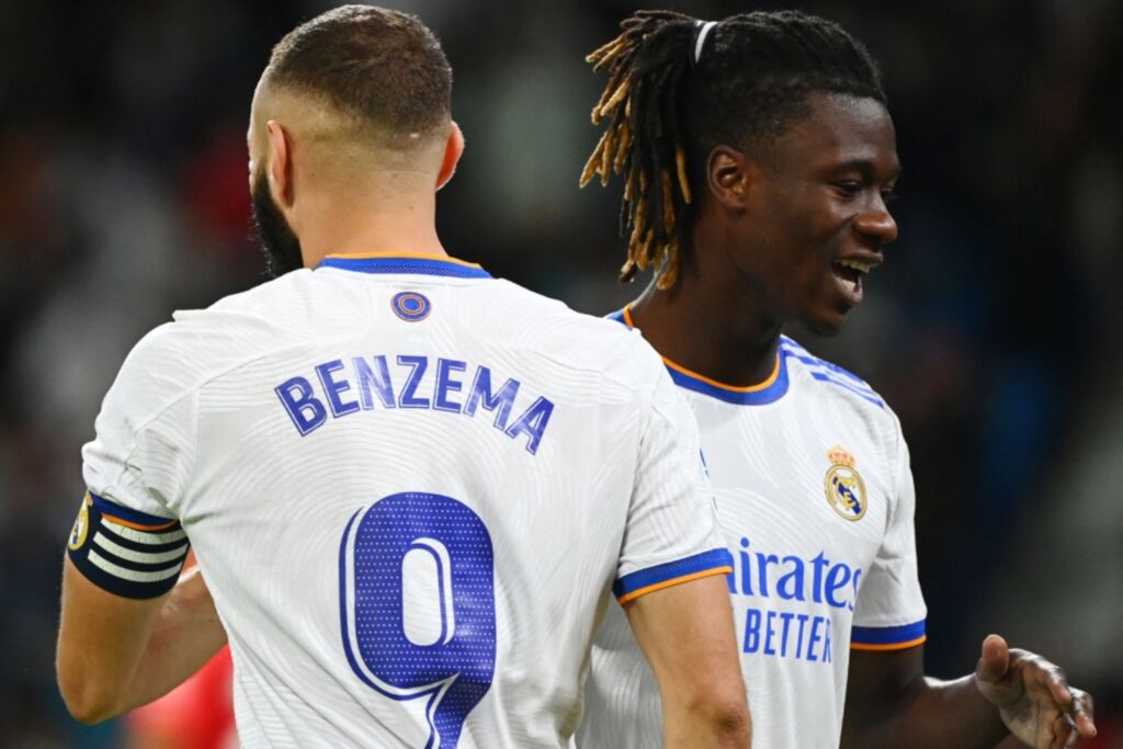 Ο Μπενζεμά έχει αναλάβει καθήκοντα μέντορα για τον Καμαβινγκά