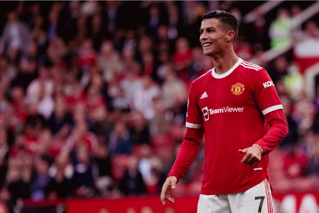 Κριστιάνο: 13 χρόνια μετά παρέλαβε ξανά το βραβείο του παίκτη του μήνα (pic)