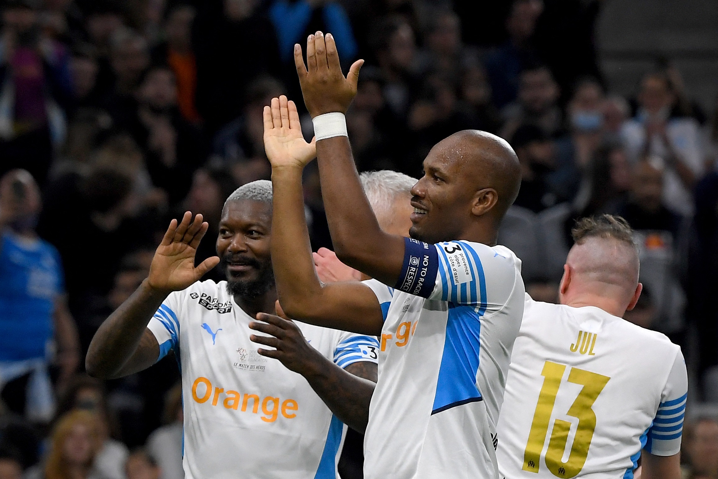 Ακόμα και στα 43 ο Ντρογκμπά είναι σκέτη μαγεία! (vids)