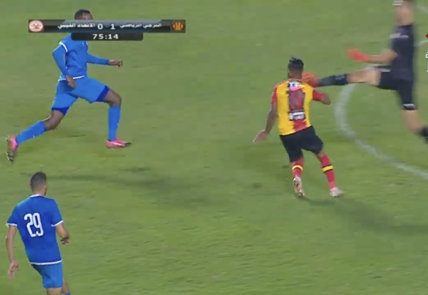 Το πιο ανατριχιαστικό τάκλιν όλων των εποχών – Από τύχη γλίτωσε ο επιθετικός (vid)