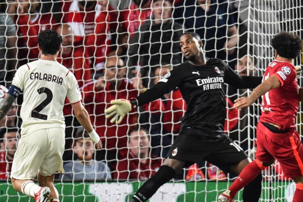 Περνάει την πόρτα του χειρουργείου ο Μενιάν