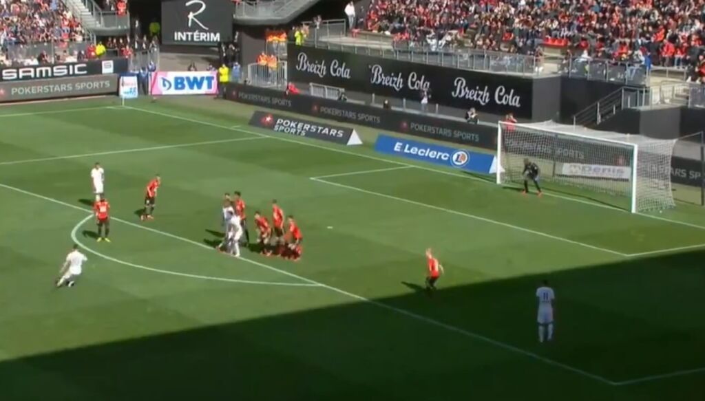 «Τράνταξε» το δοκάρι με φάουλ ο Μέσι και η Παρί το… πλήρωσε! (vid)