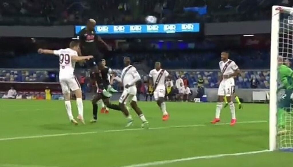 Άλμα στον… Θεό ο Οσιμέν – «Μαγεία» Κουλιμπαλί στο γκολ της Νάπολι (vid)