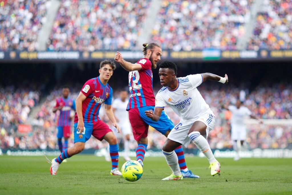 Οι οπαδοί της Μπαρτσελόνα… είχαν “μανία” με τον Βινίσιους