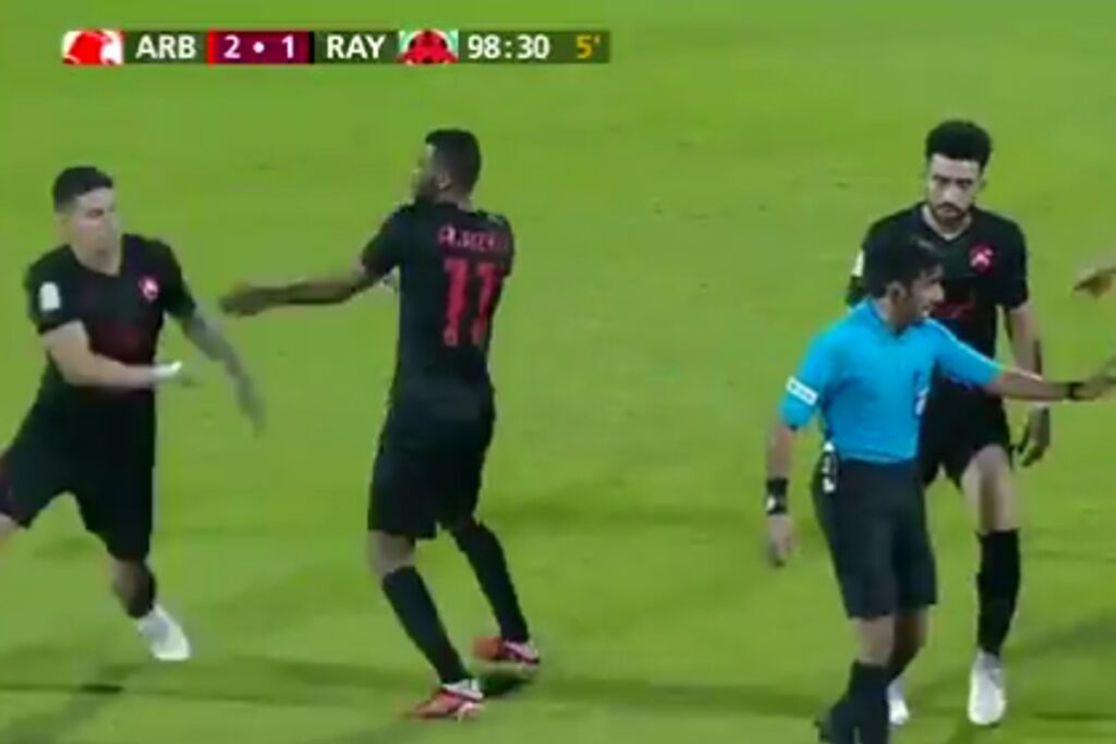 Ο Χάμες βγήκε «εκτός εαυτού» στο Κατάρ και αποβλήθηκε (vid)