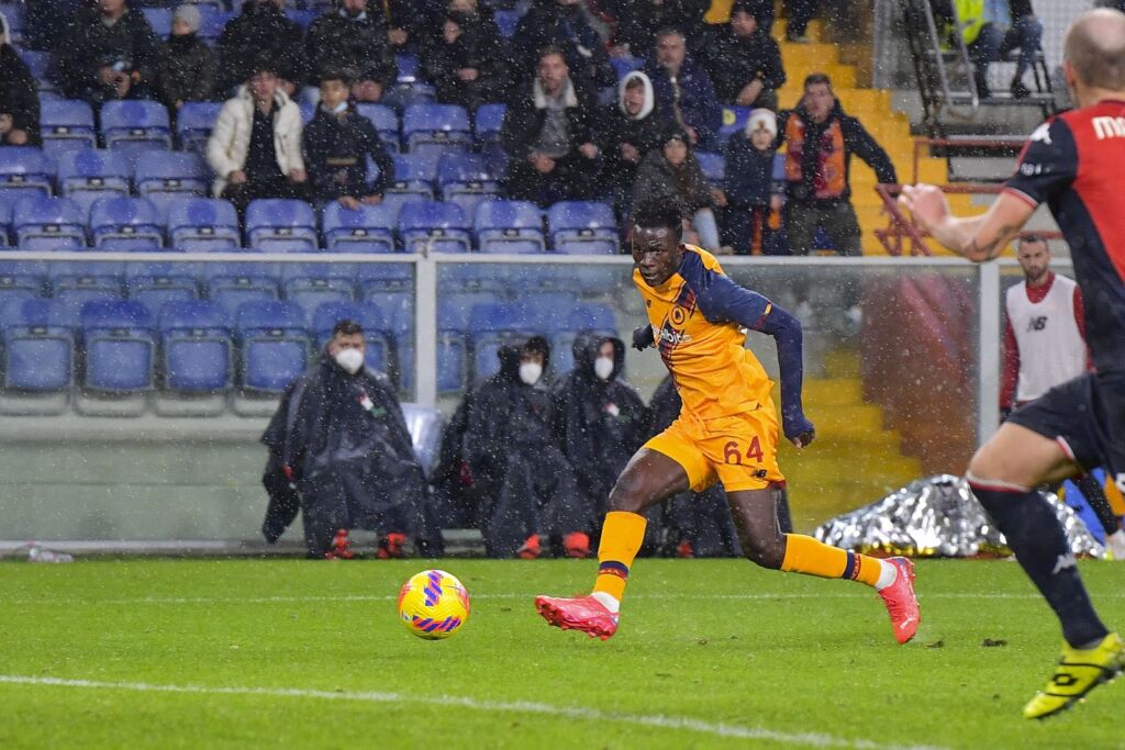 Λύτρωσε τη Ρόμα στη βροχερή Γένοβα ο 18χρονος «αστέρας» της! (vid)