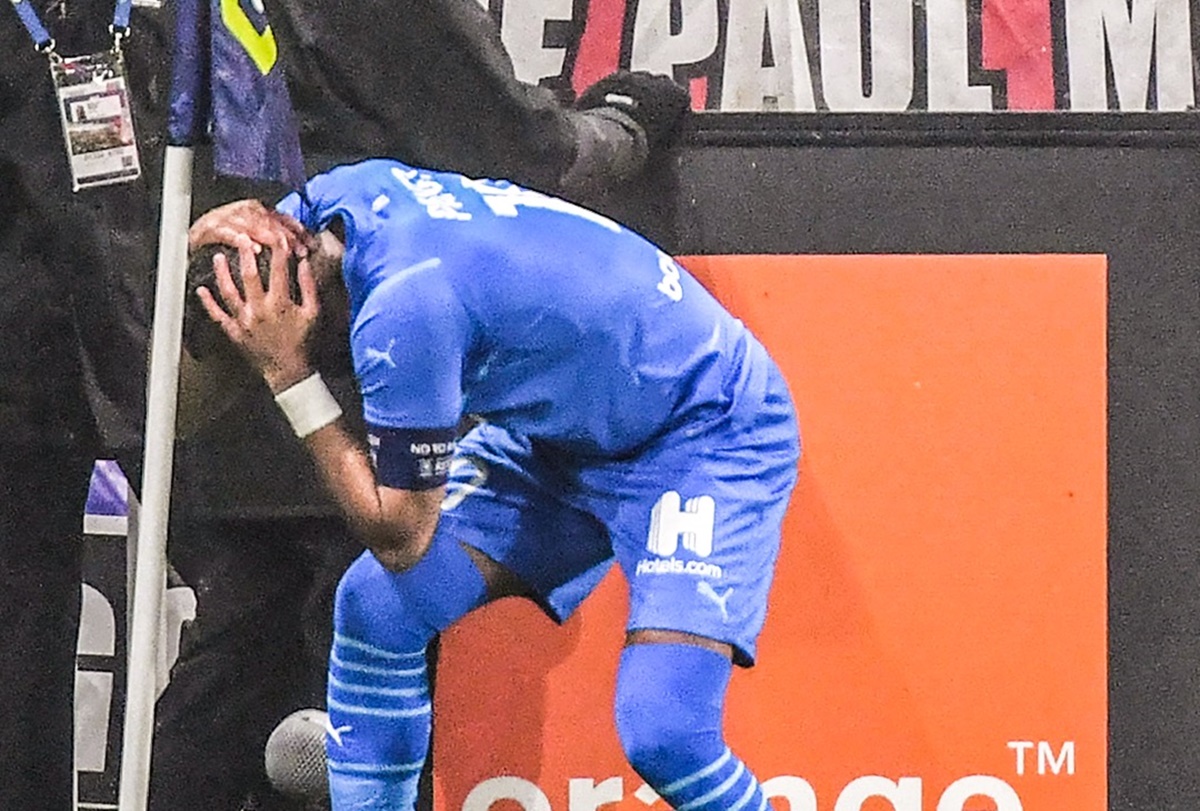 Συνεχίζεται το Λυών – Μαρσέιγ, μετά τη ρίψη μπουκαλιού στον Παγέ! (pics, vid)