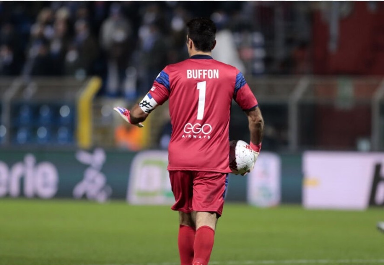 Κοντεύει 44 και ακόμα πιάνει πέναλτι ο Μπουφόν! (vid)