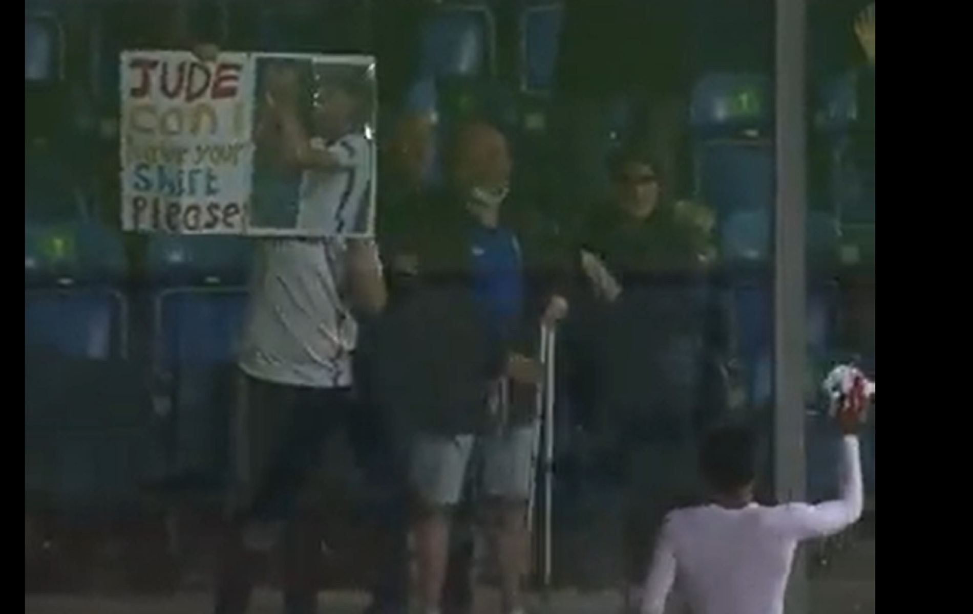 O Μπέλινγχαμ απολογήθηκε σε θαυμαστή του που δεν του έδωσε τη φανέλα (pic)