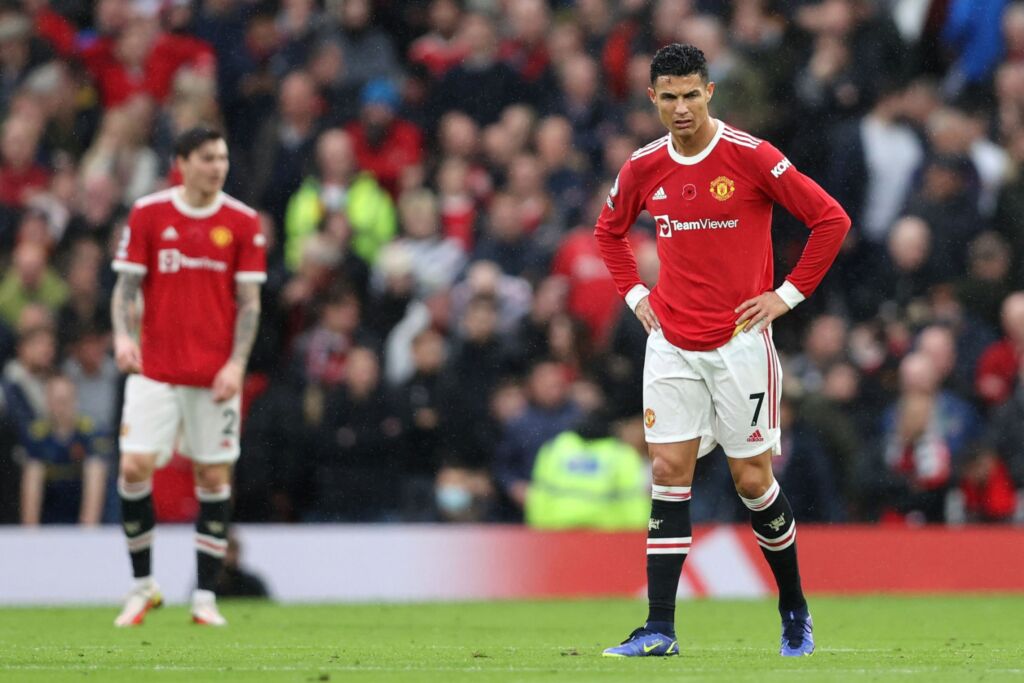 Ξεσπούν οι παλιοί της Γιουνάιτεντ: «Τα παρατάμε όσο έχουμε εσάς»