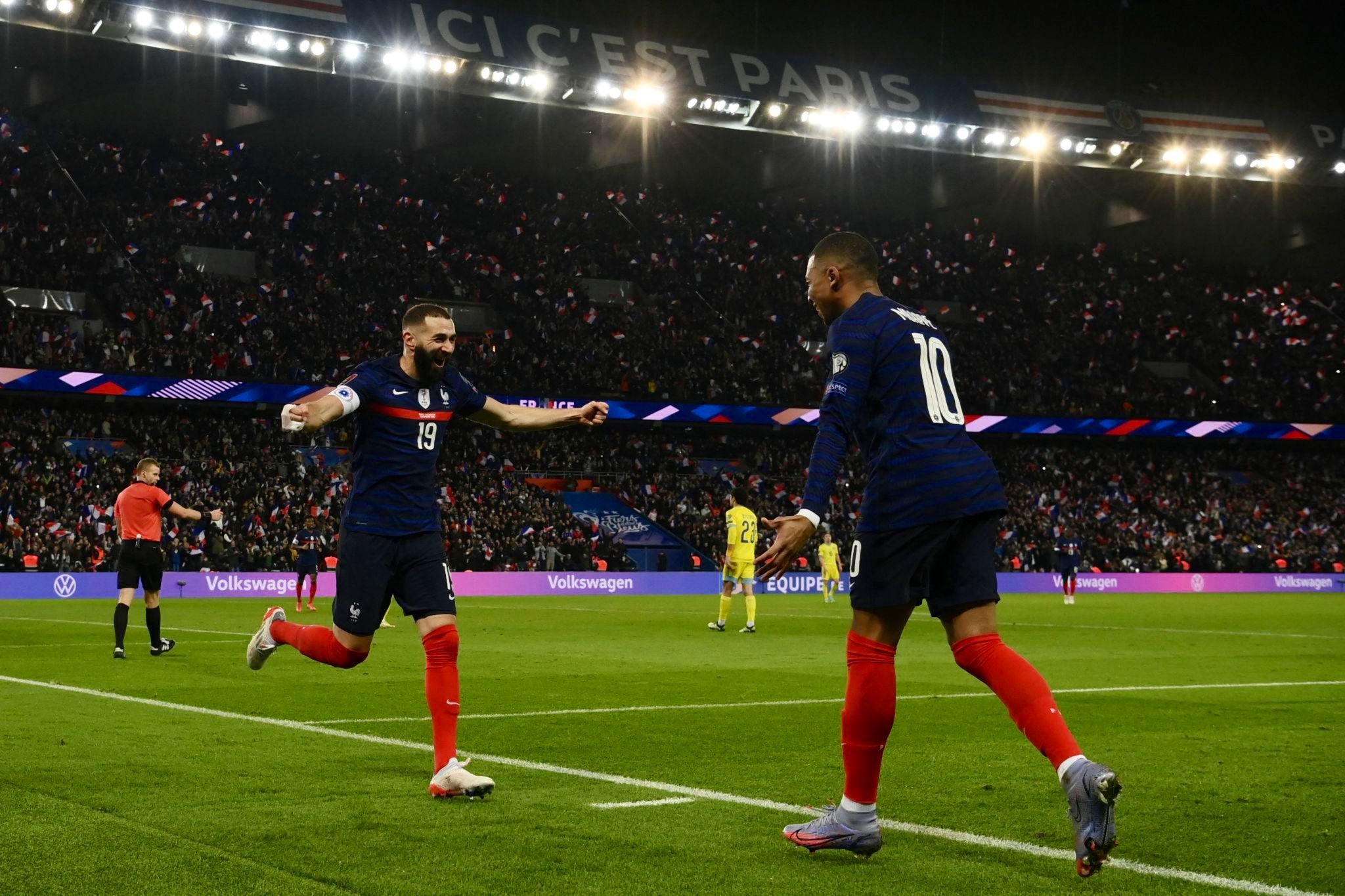 Μέχρι και ο Μπαπέ τα έχει… χάσει με αυτά που κάνει ο Μπενζεμά!