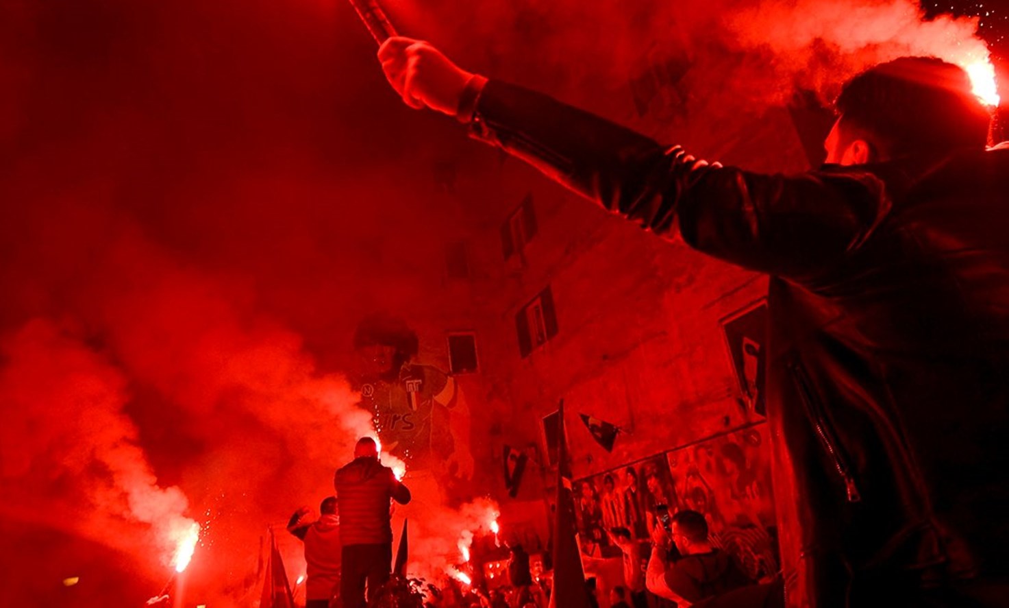 Ντιέγκο, σήκω να τους δεις! Χαμός στη Νάπολη για χάρη του θρύλου της πόλης! (pics)