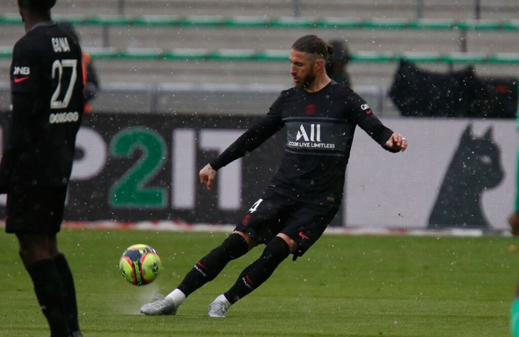 Επέστρεψε και τα… έφτυσε με τη μια ο Ράμος!