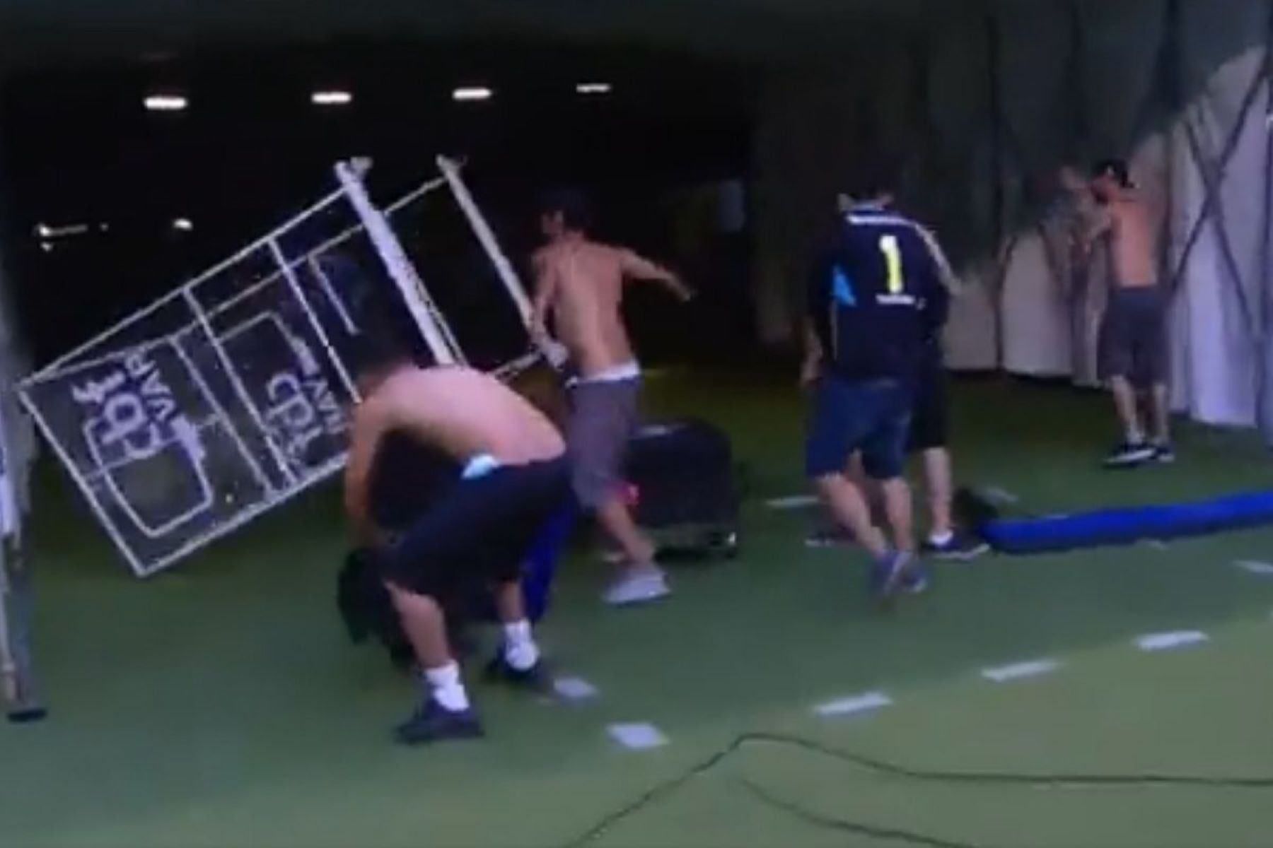 «Ντου» στο Γκρέμιο – Παλμέιρας με τους οπαδούς να σπάνε το VAR (vid)