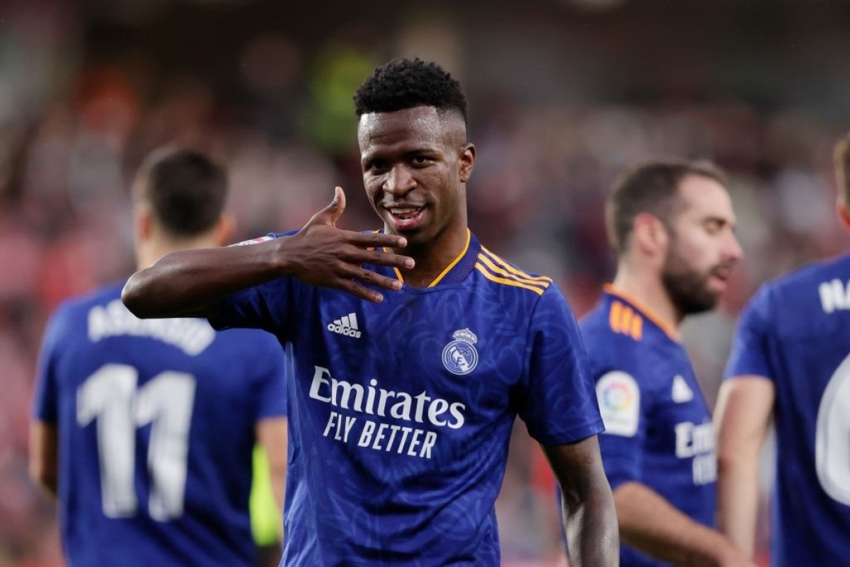 Ο Βινίσιους… “πετσόκοψε” την άμυνα της Γρανάδα και τον “κλάδεψαν” (vid)