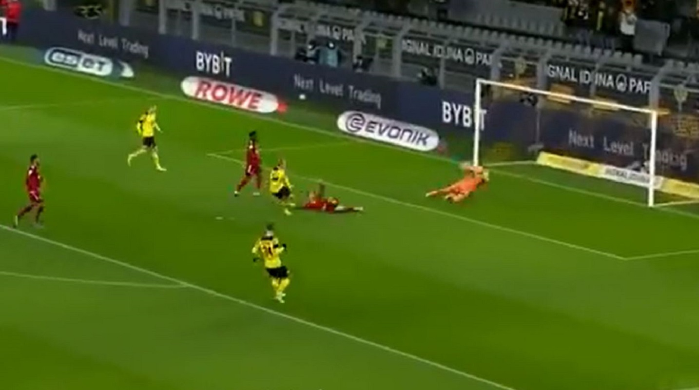 Ο Μπραντ έστειλε τον Ντέιβις για… σπίρτα και έδωσε προβάδισμα στη Ντόρτμουντ!