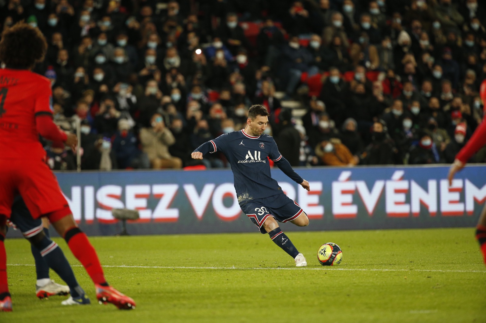 Στα… περιστέρια το σουτ του Μέσι όταν η μπάλα «έκαιγε» (vid)