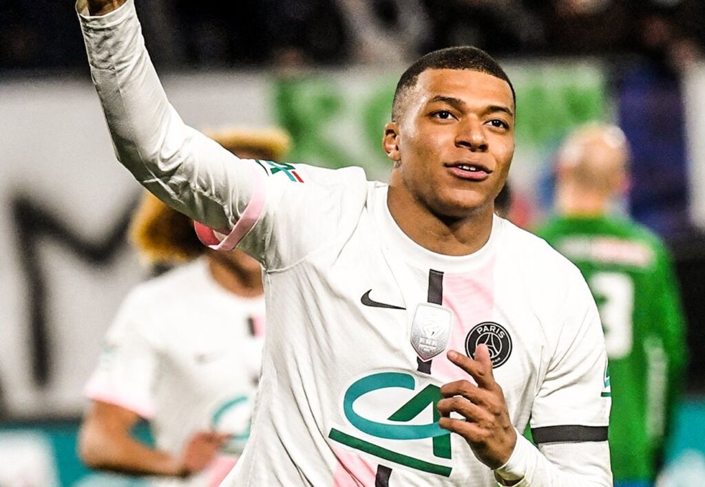 Δεν αστειεύεται ούτε στα εύκολα βράδια της Παρί ο Μπαπέ (vid)