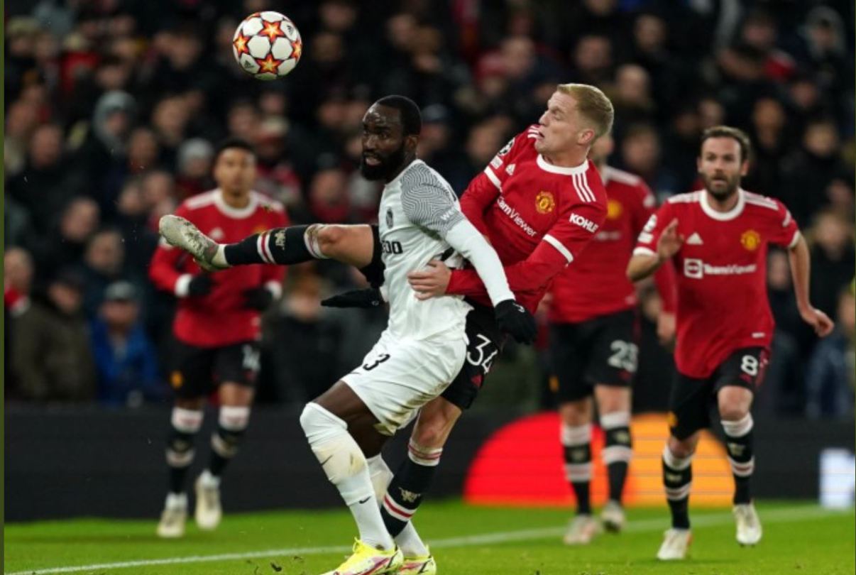 Η Γιουνάιτεντ την έστειλε… σπίτι της! (vid)