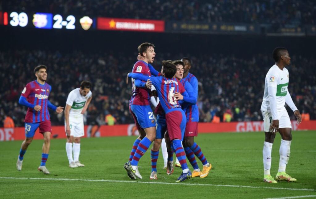 Τσάβι στους παίκτες: «Να είστε περήφανοι, μεγαλώνουμε σαν ομάδα»