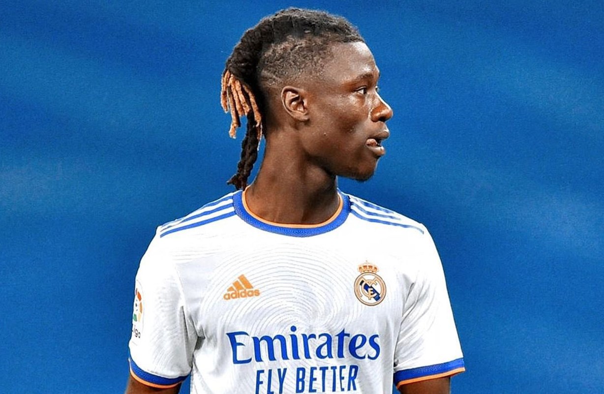 Ο Καμαβινγκά δεν πάει πουθενά: «Κορυφαίος στον κόσμο αν παίζω στη Ρεάλ»