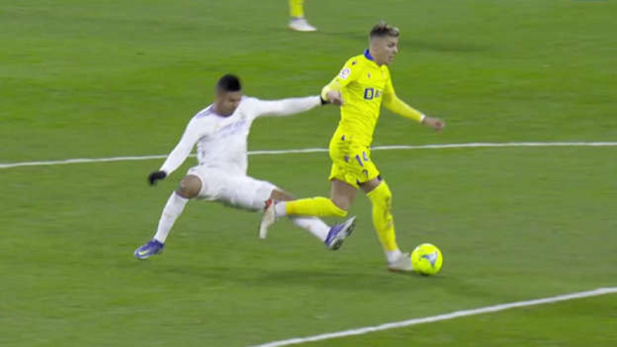 Ο Κασεμίρο ντύθηκε… δολοφόνος – Γλίτωσε (ξανά) κόκκινη κάρτα (vid)