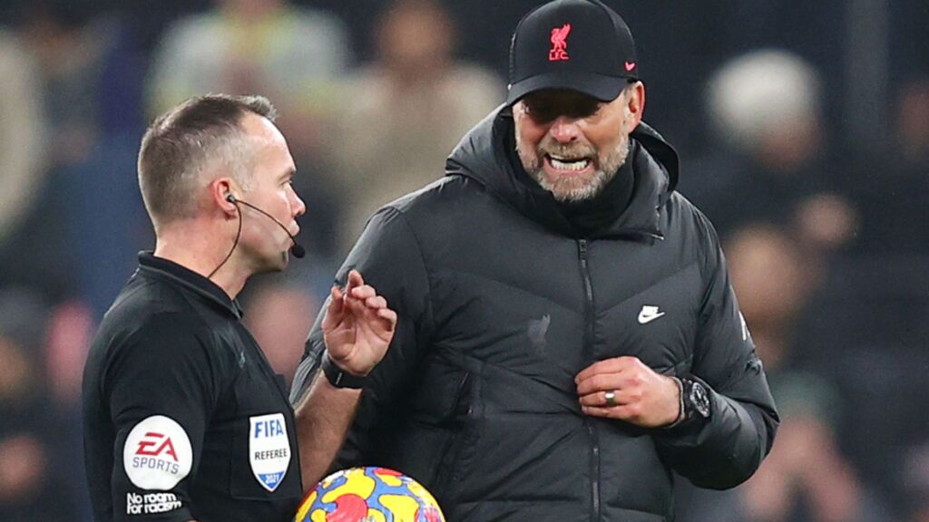 Κράξιμο Κλοπ στον διαιτητή: «Έχω τεράστιο πρόβλημα με σένα…» (vid)