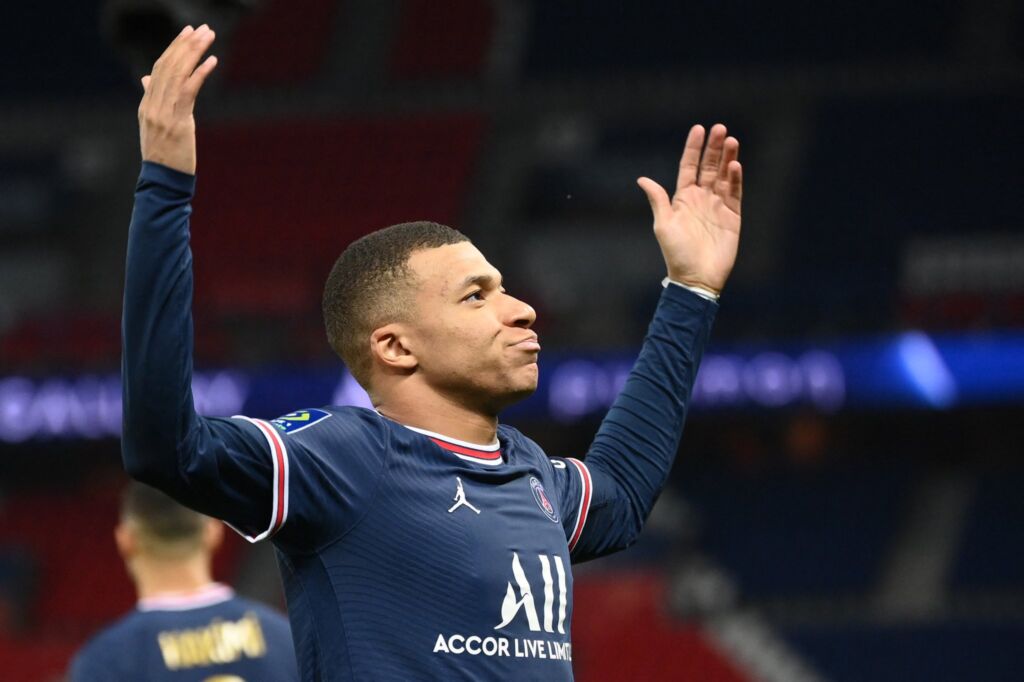 Έξαλλος Μπαπέ: «Όλοι φέτος περιμένουν θαύματα από την Παρί»