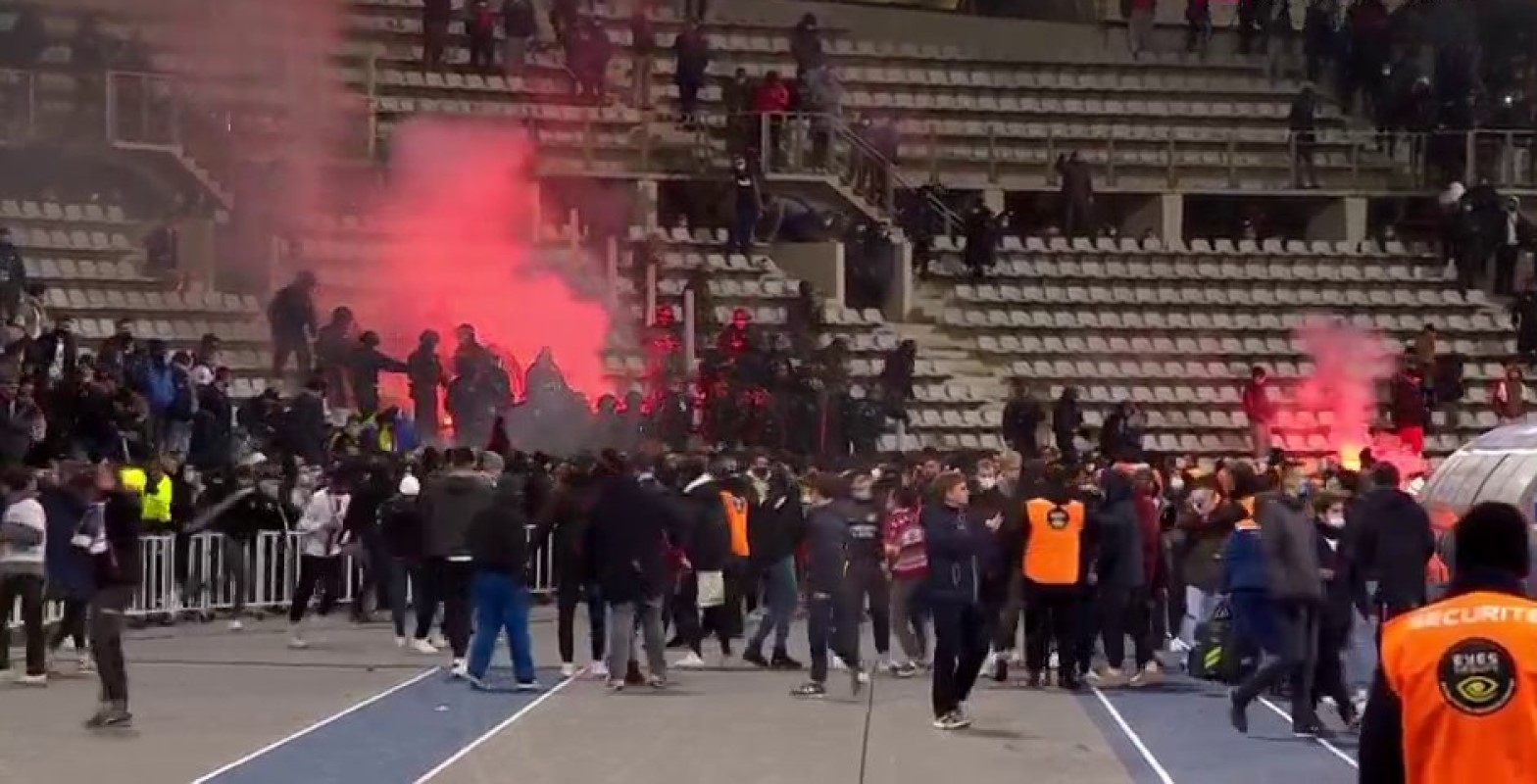 Χαμός στο Παρί-Λυών – Θλιβερά επεισόδια και αναβολή (vid)