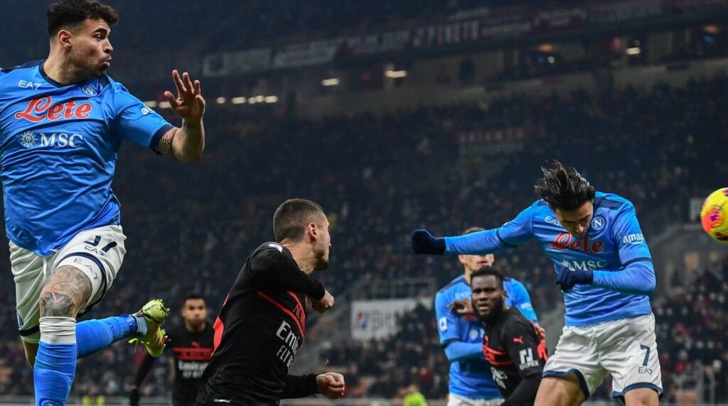 Η Νάπολι δεν ξεχνάει και σαν ηφαίστειο ξυπνάει! (vid)