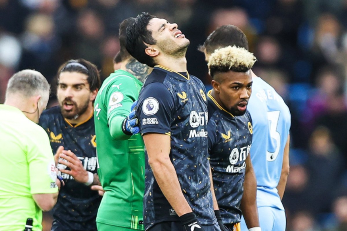 Ο Ραούλ Χιμένεζ δέχτηκε μία από τις πιο ανόητες αποβολές (vid)