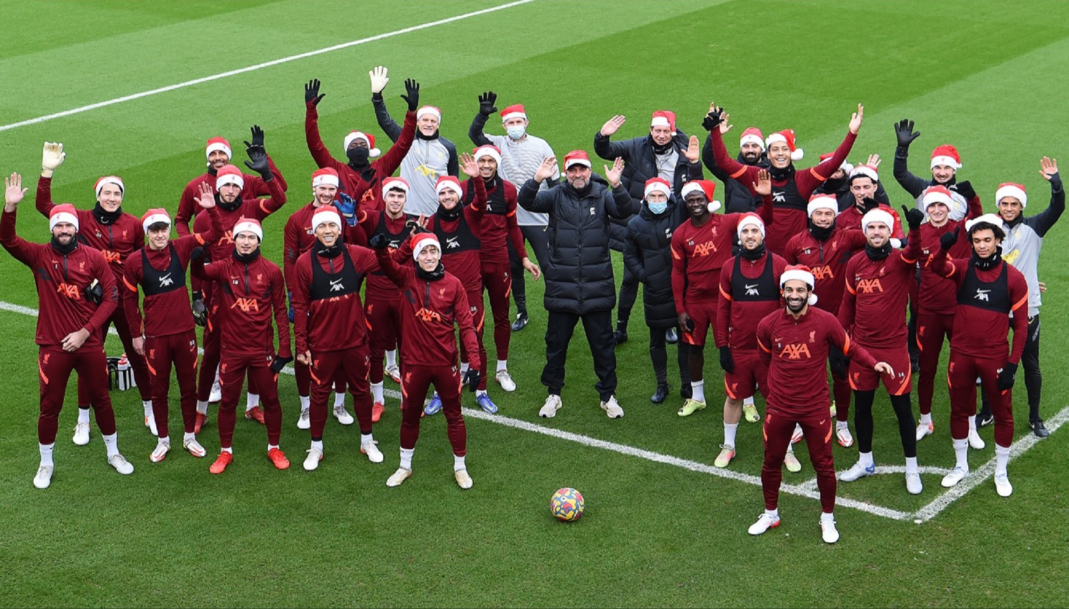 Τσιμίκας και Σαλάχ έβαλαν στο… πνεύμα των γιορτών τη Λίβερπουλ! (pic)