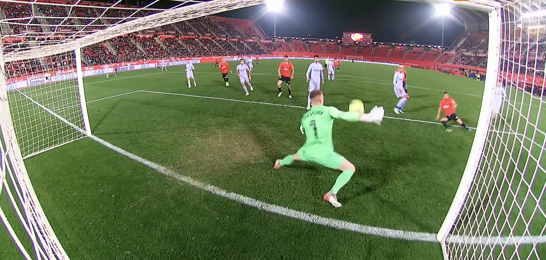 Ο Τερ Στέγκεν έκανε την απόκρουση της σεζόν στο… 90′! (vid)