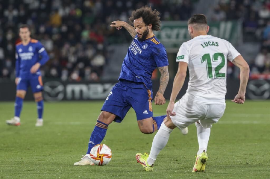 Και στα 33 του ο Μαρσέλο κάνει πλάκα με τη μπάλα στα πόδια! (vid)