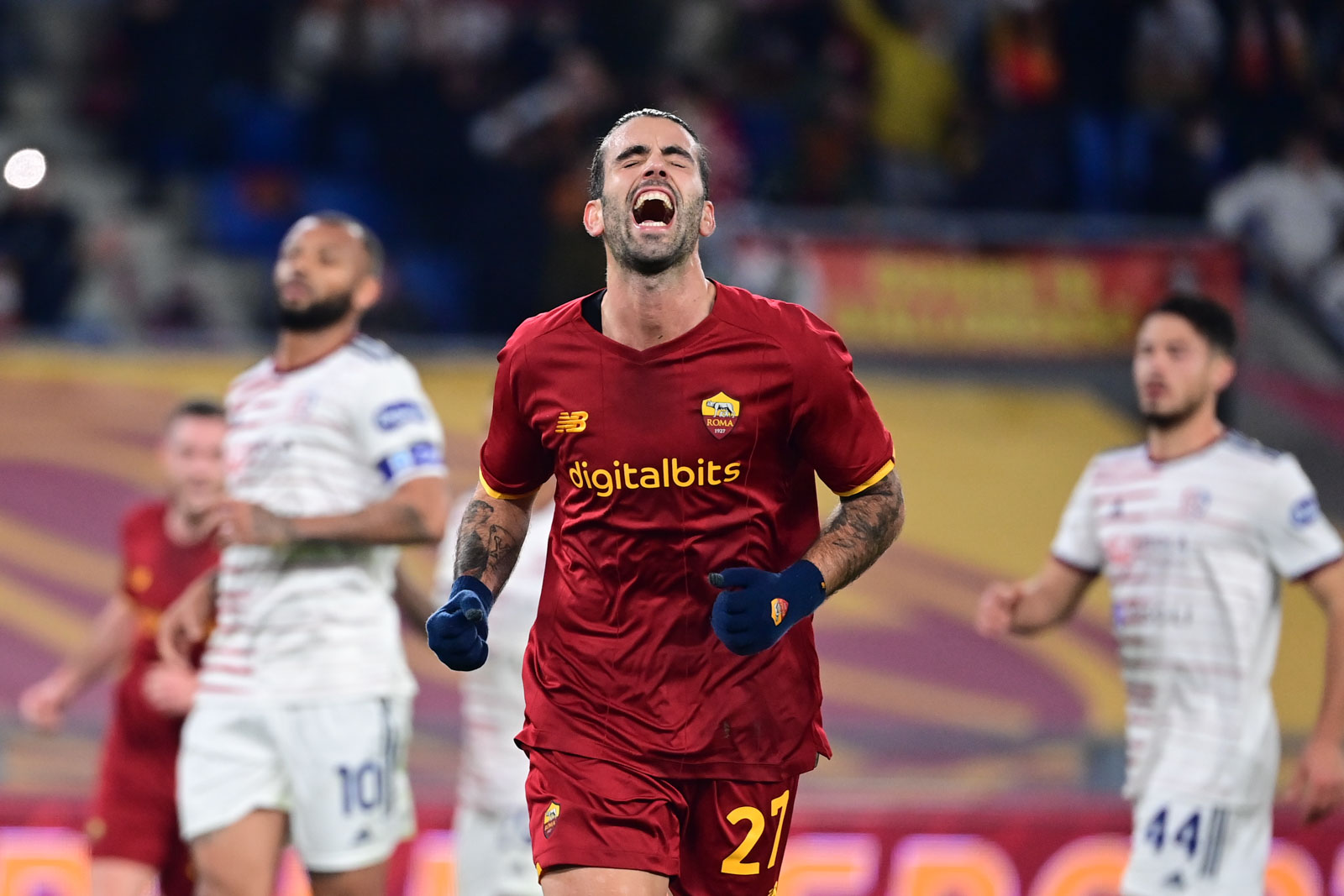 O νέος είναι ωραίος! Το ίδιο και η Ρόμα! (vid)