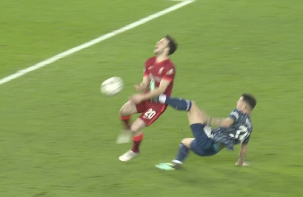 Εγκληματική κλωτσιά στον Ζότα ο Τζάκα κι απευθείας κόκκινη! (vid)