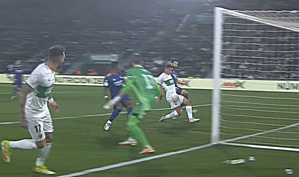 Άγιο είχε η Ρεάλ – Το έχασε από το ένα μέτρο ο Καρίγιο! (vid)