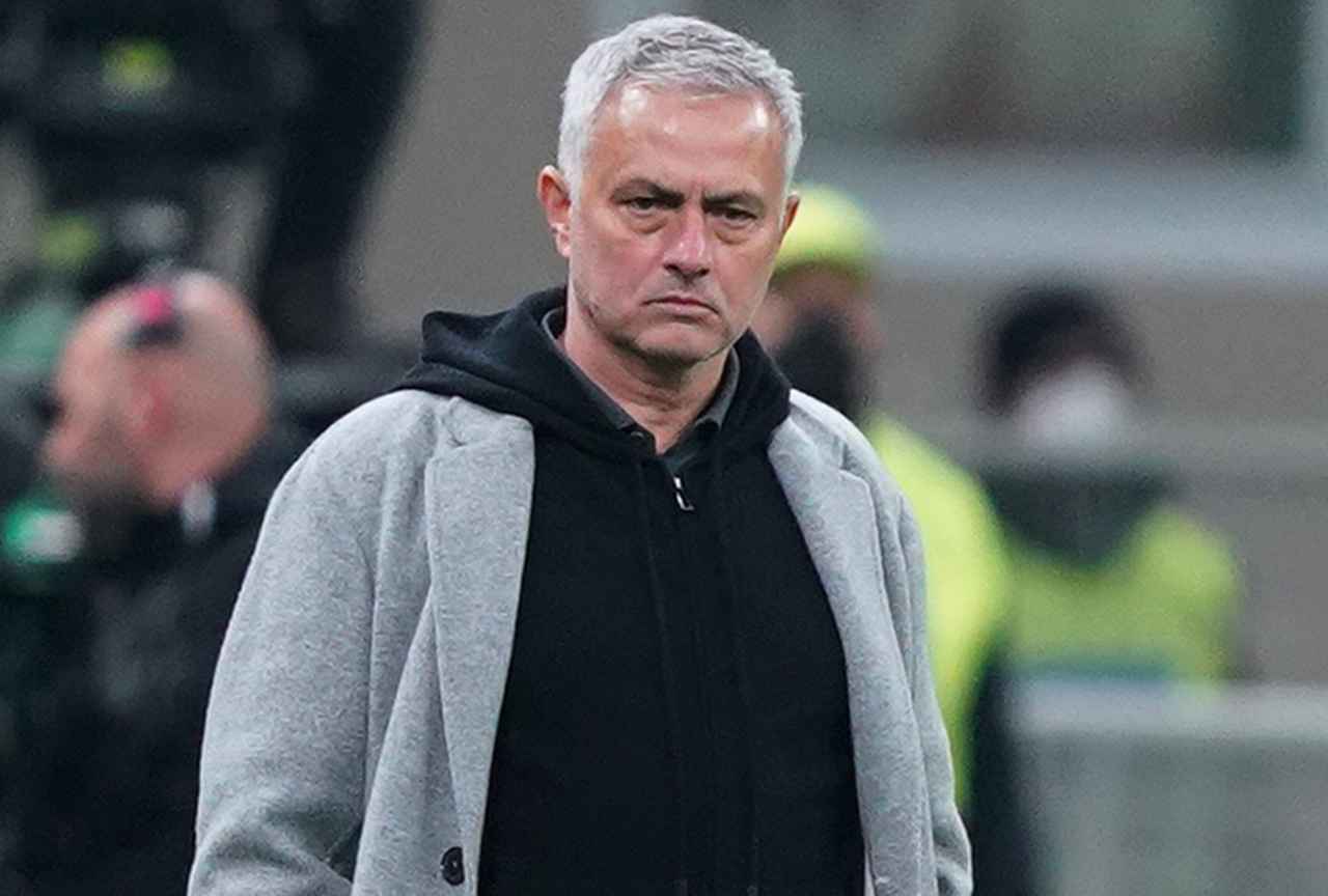 STOP του Μουρίνιο σε οπαδούς της Ρόμα που παρεκτράπηκαν!