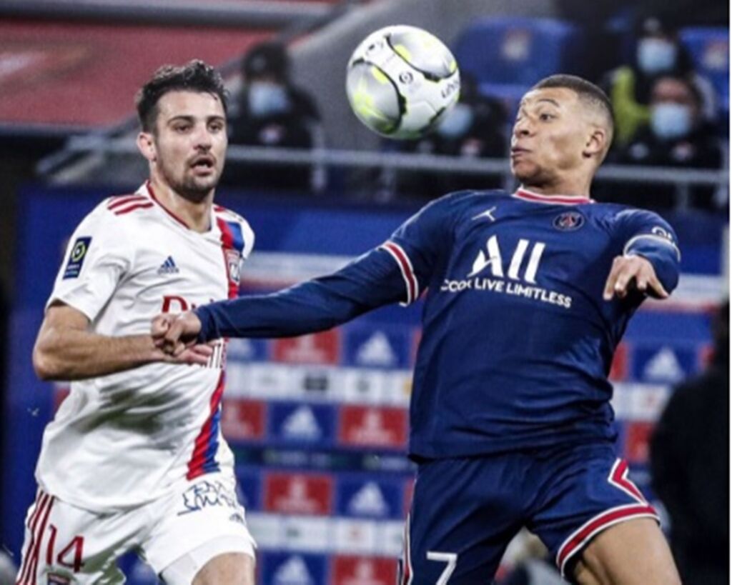 Η Λιόν έριξε…Πακετα στην Παρί! (vid)