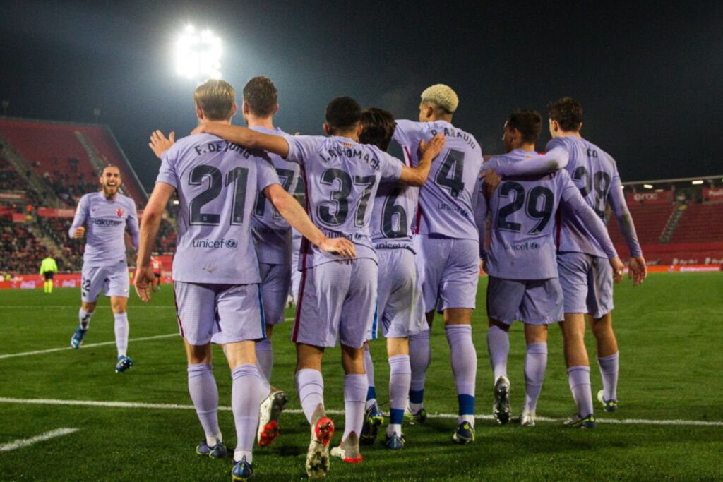 Τα πιτσιρίκια του Τσάβι έγιναν άντρες στη Μαγιόρκα (vid)