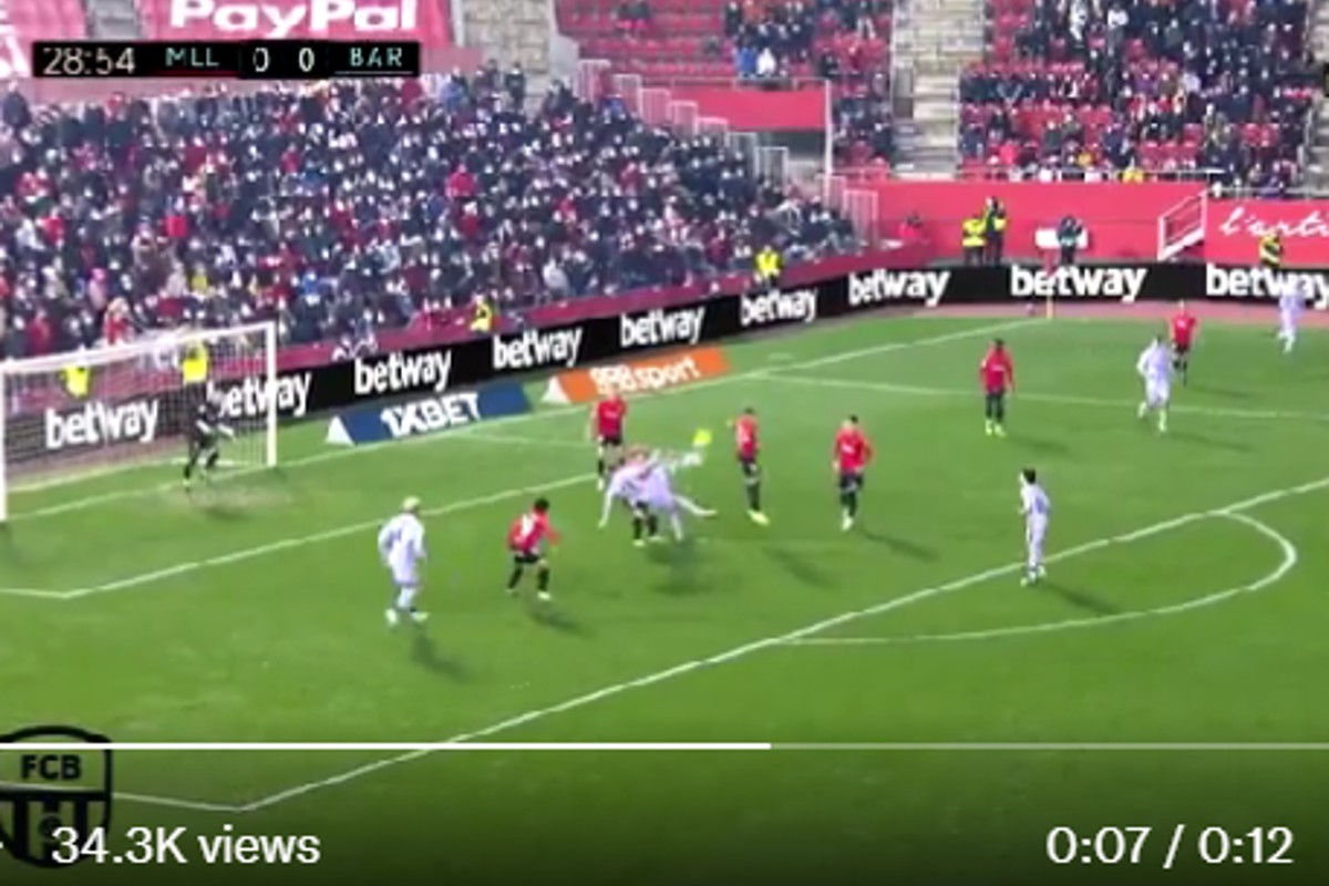 Το δοκάρι στέρησε το γκολ καριέρας του Λουκ Ντε Γιονγκ (vid)