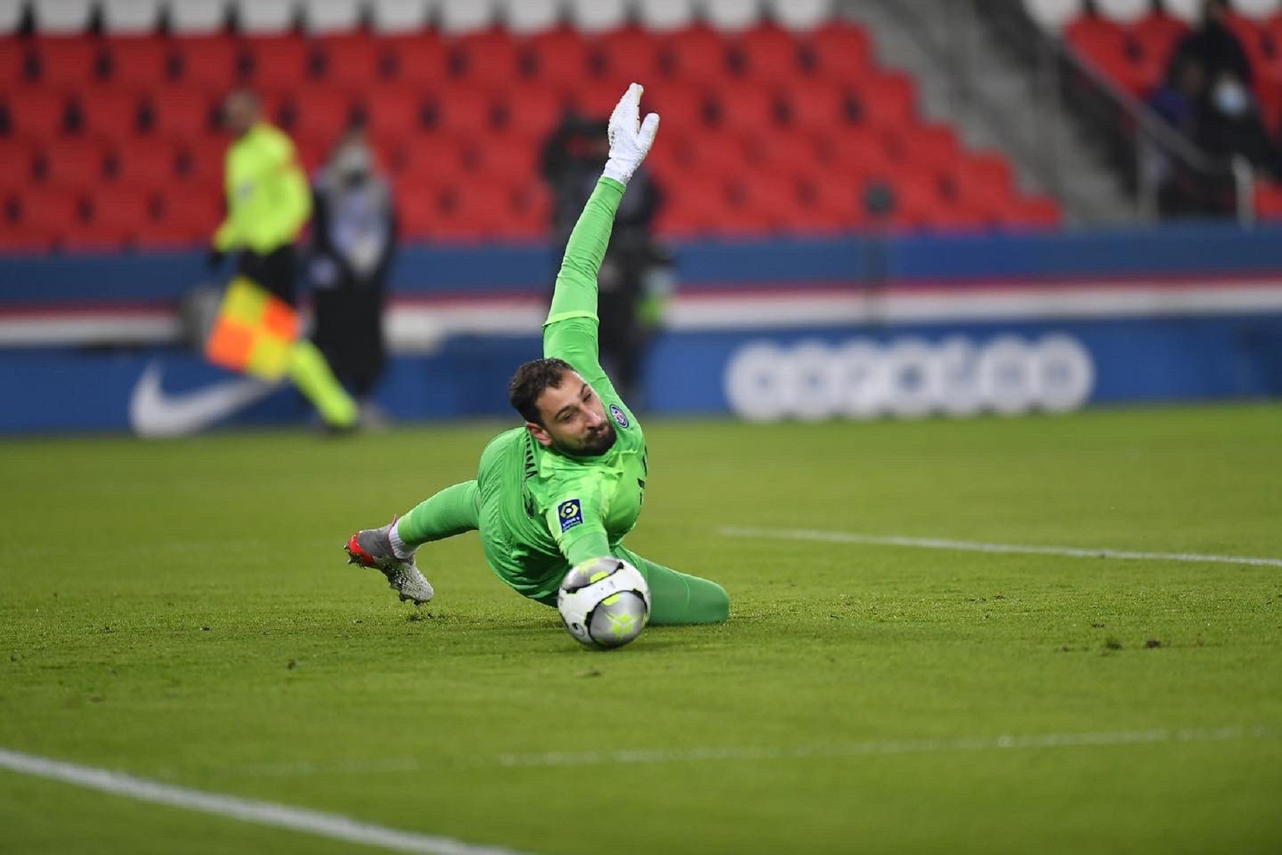 Ο Ντοναρούμα αποδεικνύει σε κάθε ευκαιρία γιατί είναι κορυφαίος (vid)