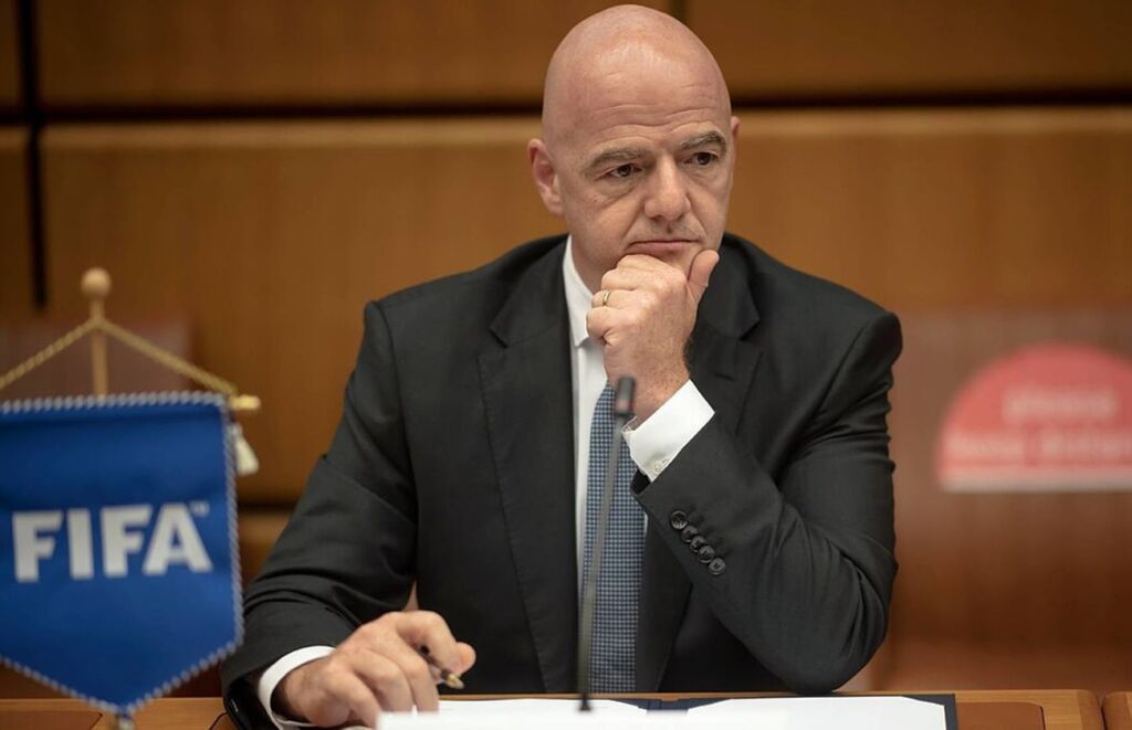 Τρελάθηκε ο Ινφαντίνο – Θέλει και Euro κάθε 2 χρόνια!